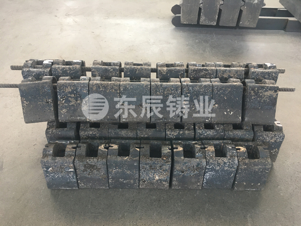 可逆式破碎機錘頭現(xiàn)場